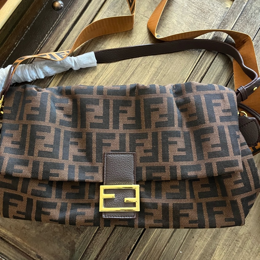 Fendi Two piece bundle wallet and bag and they are GORGEOUSSSS - Picture 8 of 16